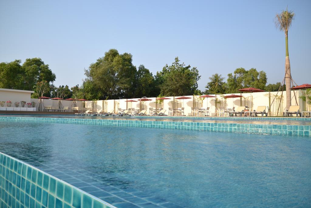 Holiday Palace Casino Resort Sihanoukville Bagian luar foto