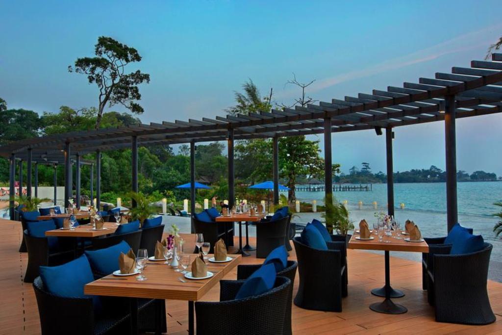 Holiday Palace Casino Resort Sihanoukville Bagian luar foto
